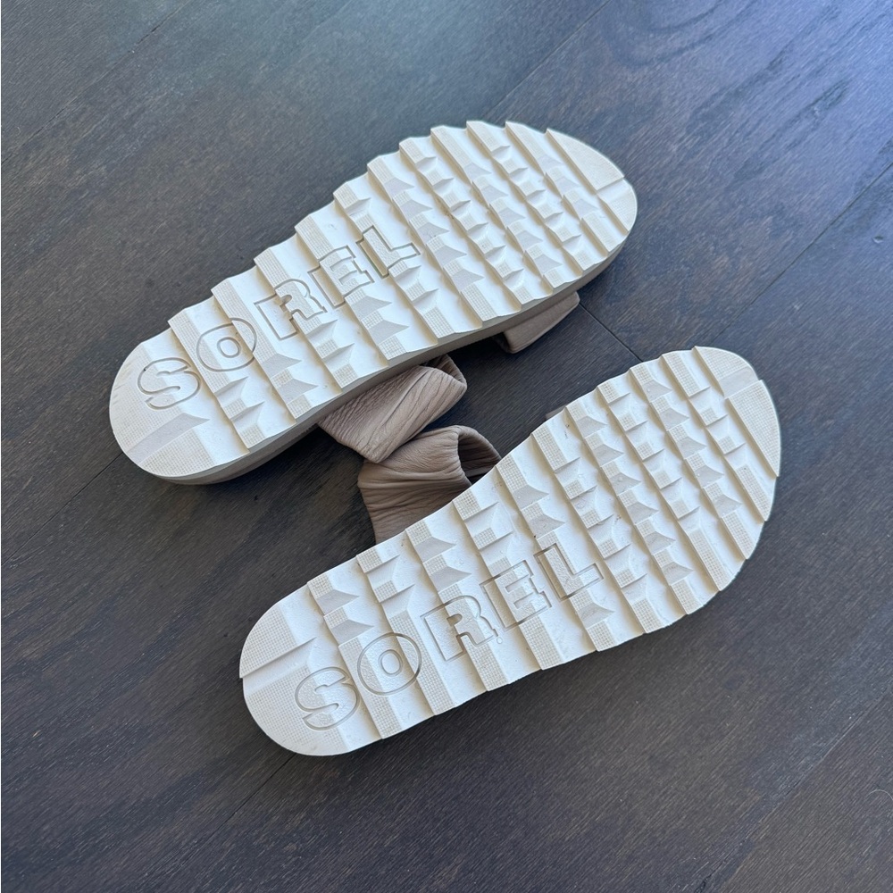 Sorel Women's Ruched Double-Strap Slide Sandals in Tan - Picture 2 of 6
